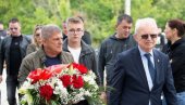 TRAGEDIJA UJEDINILA VEČITE RIVALE: Zvezda i Partizan zajedno položili vence u Malom Orašju